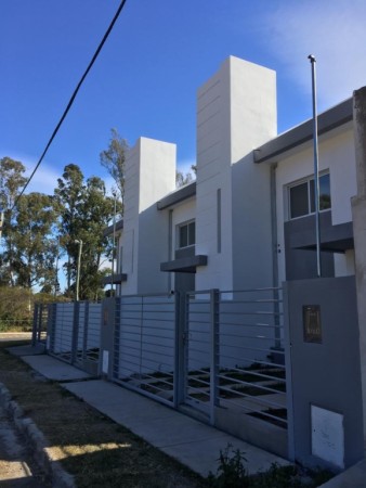 DUPLEX EN VENTA BARRIO PROFESIONALES (atrás de  UCASAL)