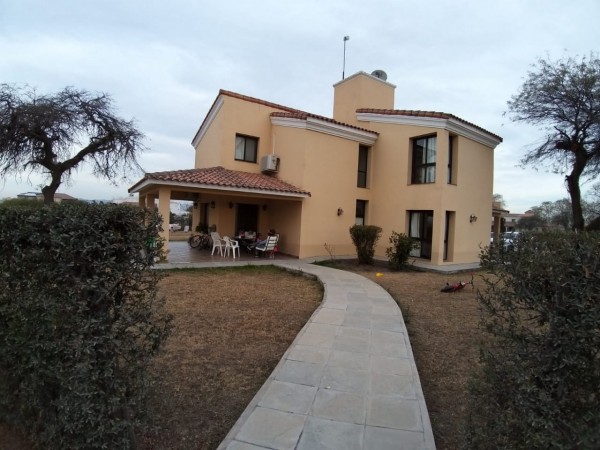 Hermosa Casa en Venta en La Fidelina! Excelente Ubicación