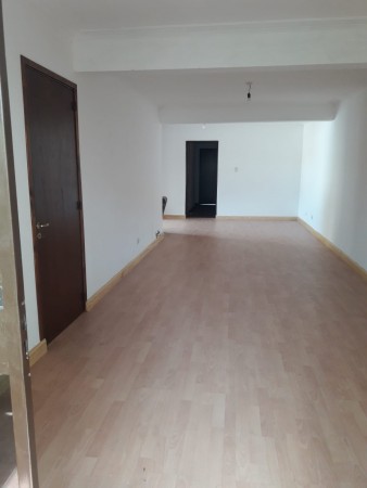 EN VENTA AMPLIO DEPARTAMENTO