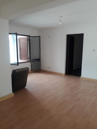 EN VENTA AMPLIO DEPARTAMENTO