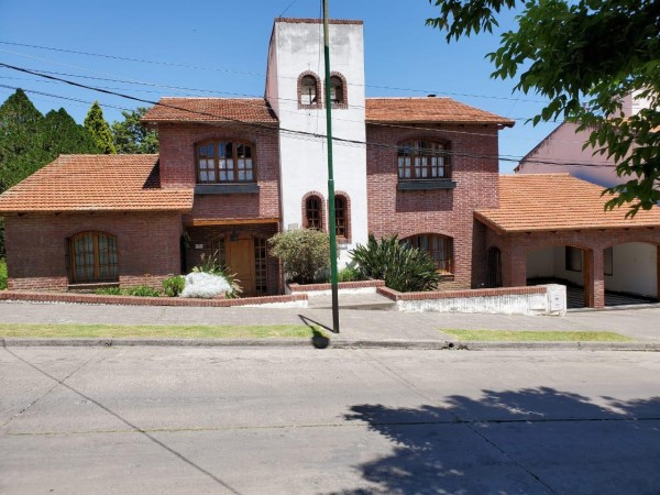 Casa esquina en Bo Tres Cerritos, zona primera rotonda