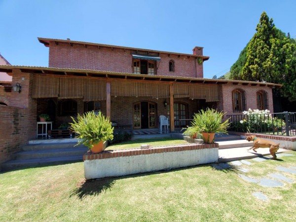 Casa esquina en Bo Tres Cerritos, zona primera rotonda