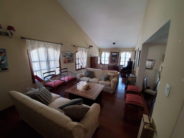 Casa esquina en Bo Tres Cerritos, zona primera rotonda