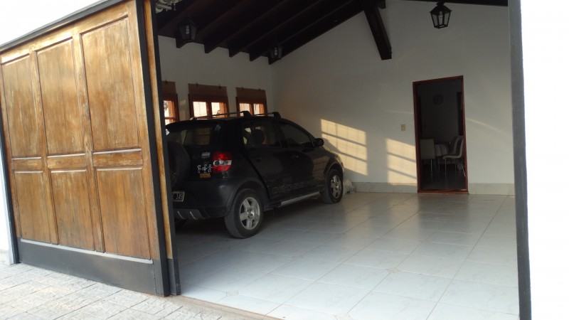 EN VENTA! CAMINO A CERRILLOS - CASA EN BARRIO PRIVADO LOS OLMOS, 2 TERRENOS JUNTOS! A 10 MINUTOS DEL CENTRO.