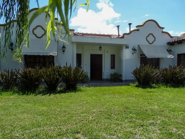 EN VENTA! CAMINO A CERRILLOS - CASA EN BARRIO PRIVADO LOS OLMOS, 2 TERRENOS JUNTOS! A 10 MINUTOS DEL CENTRO.