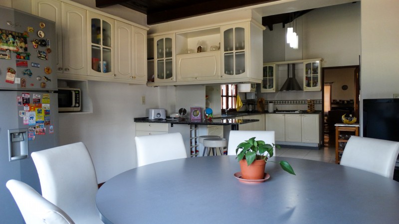 EN VENTA! CAMINO A CERRILLOS - CASA EN BARRIO PRIVADO LOS OLMOS, 2 TERRENOS JUNTOS! A 10 MINUTOS DEL CENTRO.