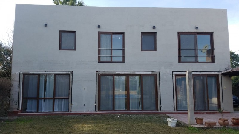 CASA EN ALQUILER - BARRIO CERRADO LOS OLMOS (Camino a Cerrillos)