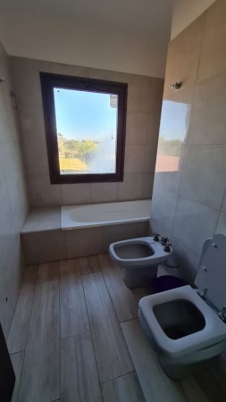 CASA EN ALQUILER - BARRIO CERRADO LOS OLMOS (Camino a Cerrillos)