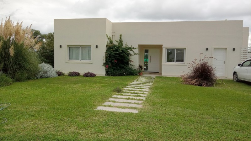 CASA EN EL PRADO ECO VILLAGE