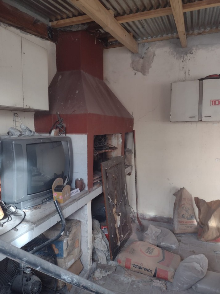EN VENTA! CASA CON  2 TALLERES EN B° EL TRIBUNO - IDEAL P/ PYMES !