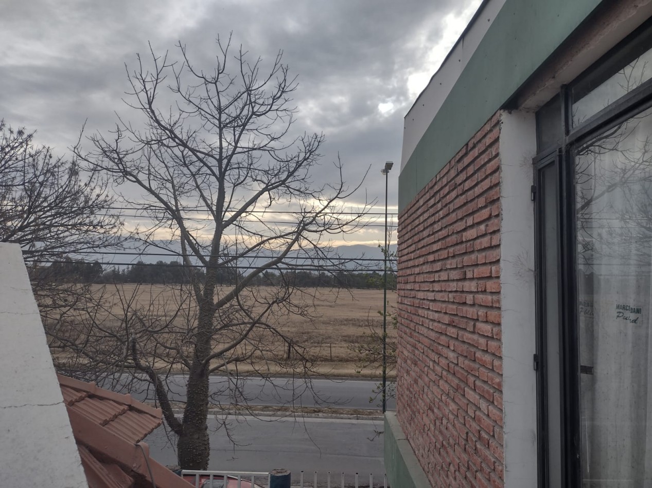 EN VENTA! CASA CON  2 TALLERES EN B° EL TRIBUNO - IDEAL P/ PYMES !