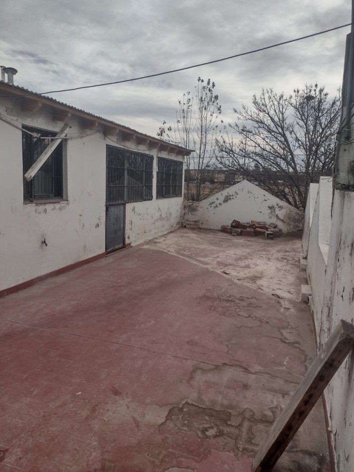 EN VENTA! CASA CON  2 TALLERES EN B° EL TRIBUNO - IDEAL P/ PYMES !