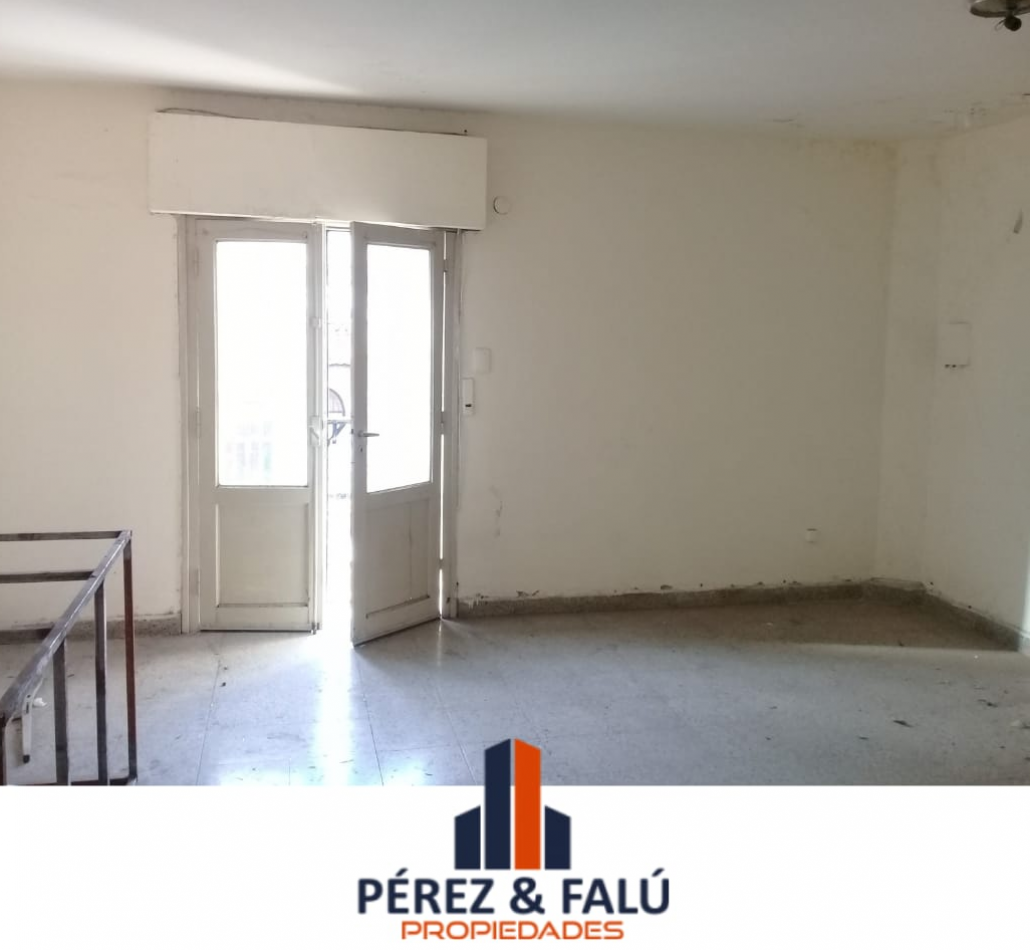 Casa a Reciclar en Leguizamon al 900