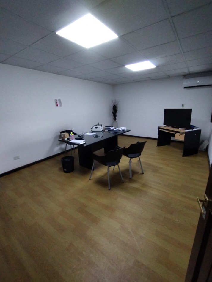 Importante Local Comercial Centrico - Zona calle Pellegrini