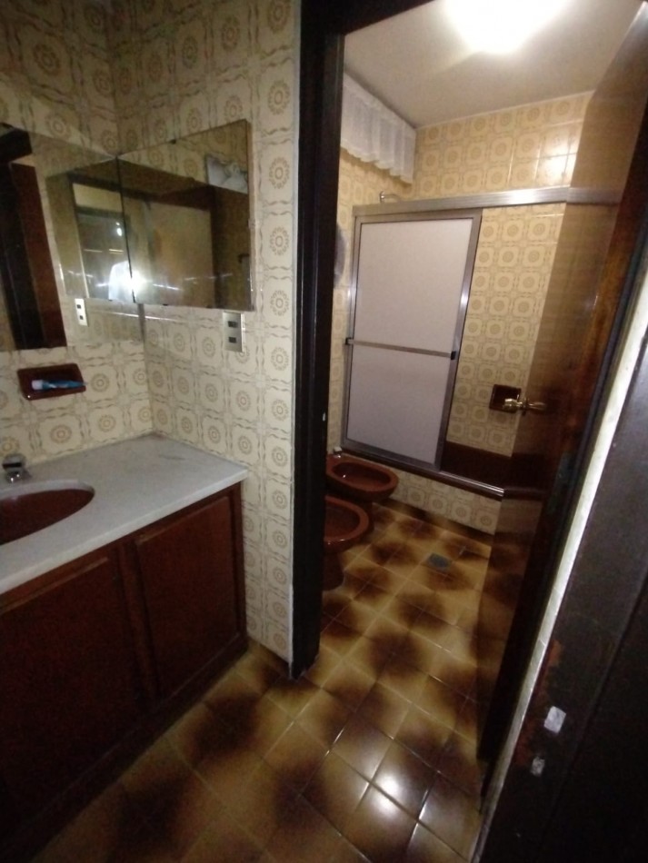 Importante Local Comercial Centrico - Zona calle Pellegrini