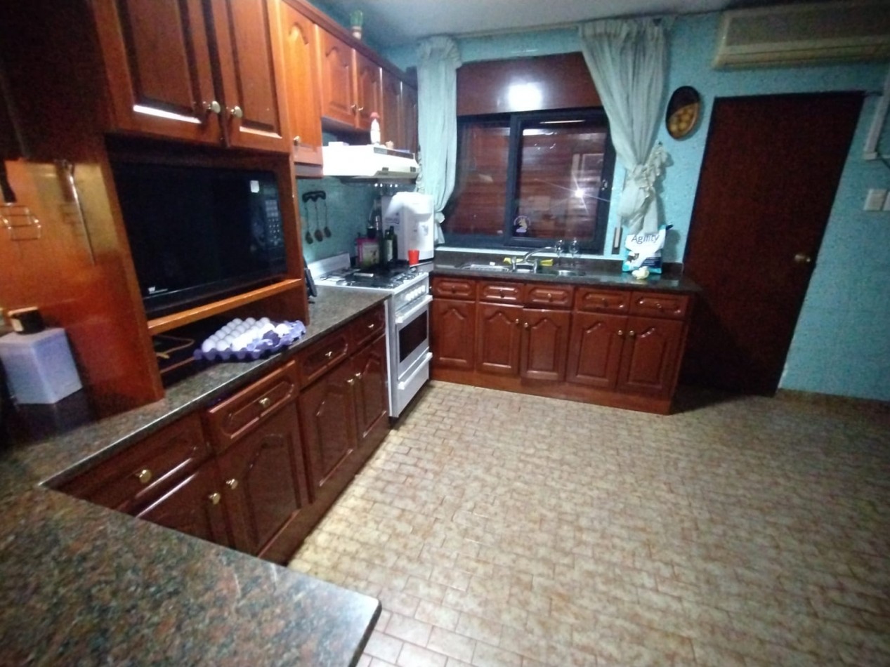 Importante Local Comercial Centrico - Zona calle Pellegrini