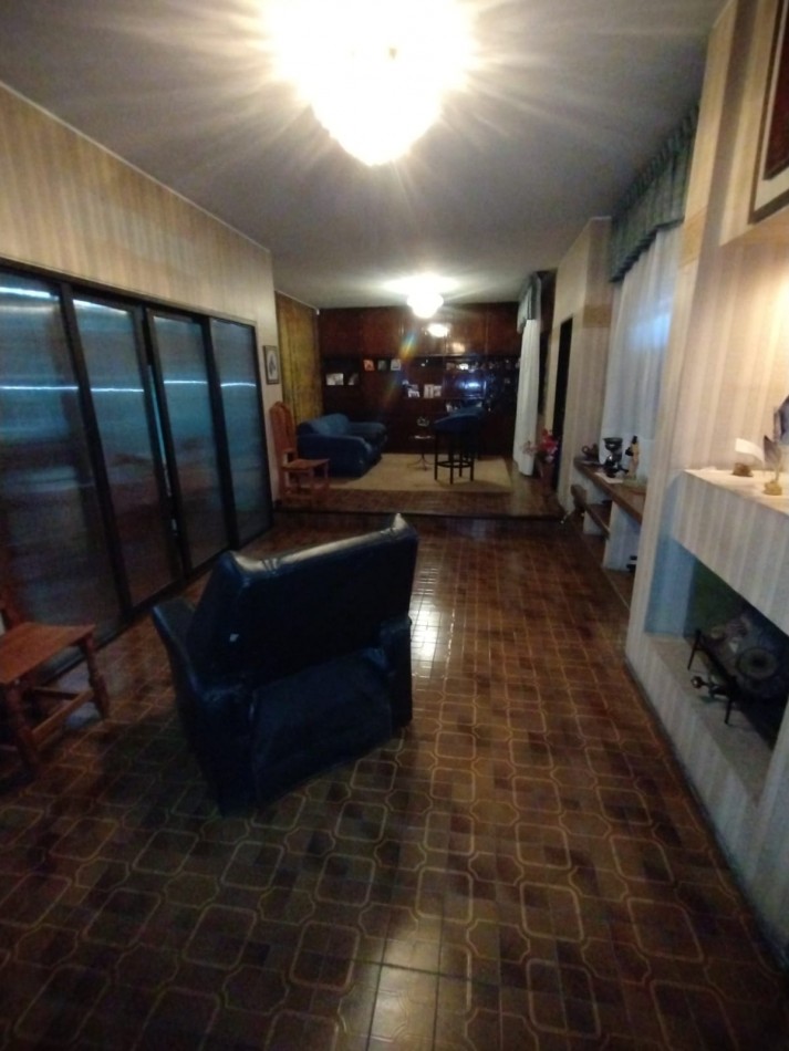 Importante Local Comercial Centrico - Zona calle Pellegrini