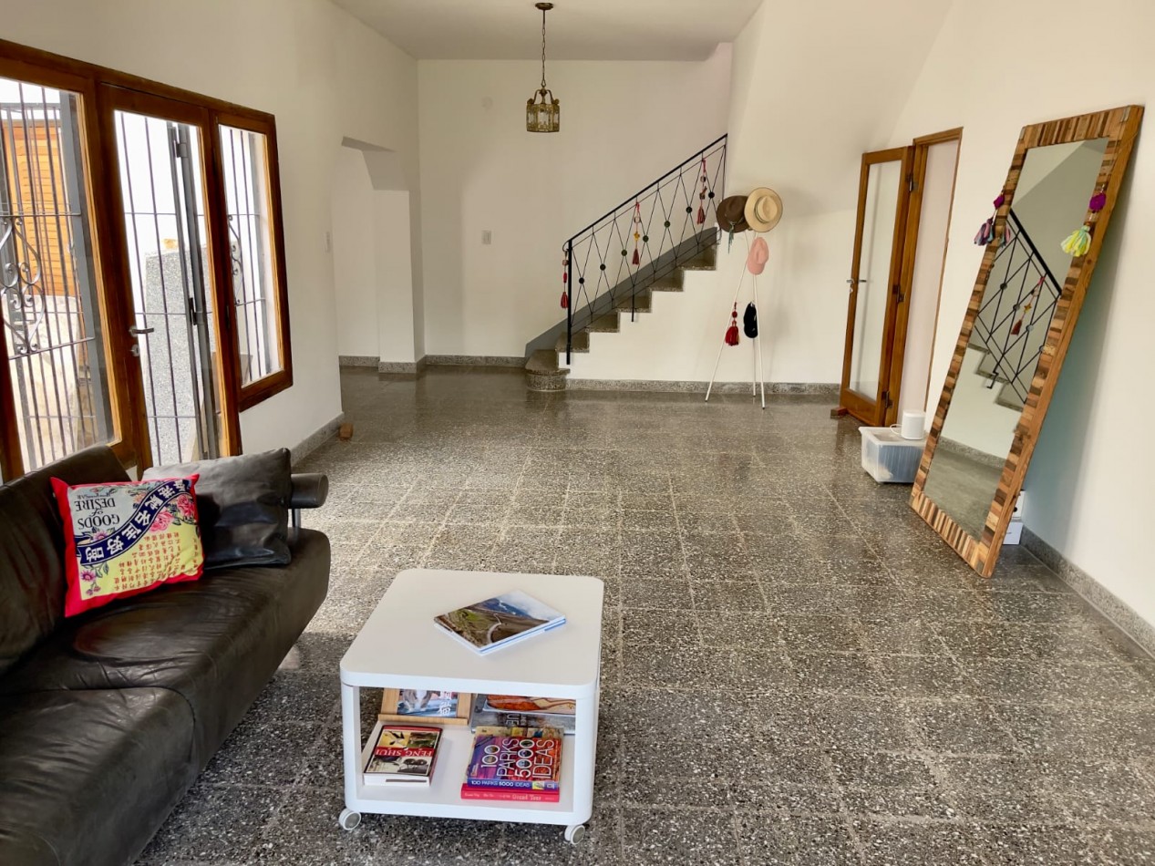 IMPORTANTE CASA ZONA CERRO SAN BERNARDO
