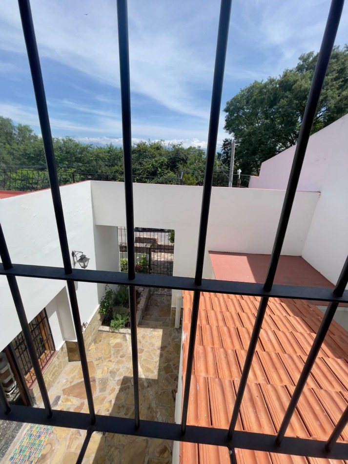 IMPORTANTE CASA ZONA CERRO SAN BERNARDO