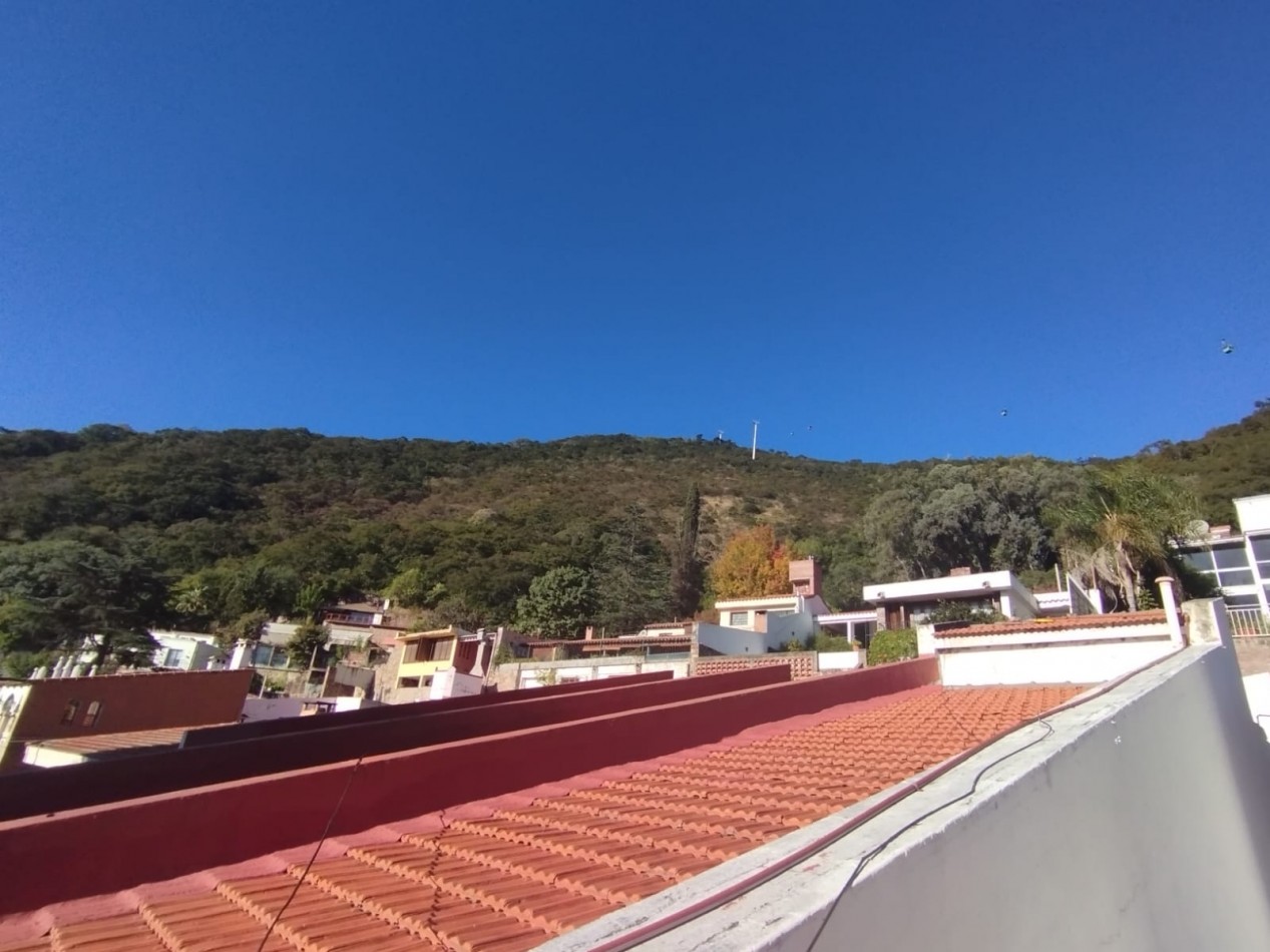 IMPORTANTE CASA ZONA CERRO SAN BERNARDO