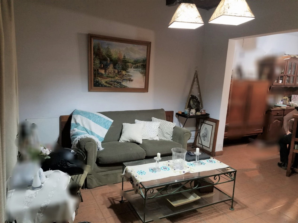 CASA CON TERRENO - CASEROS AL 2200 (ZONA COLEGIO ESTRADA)