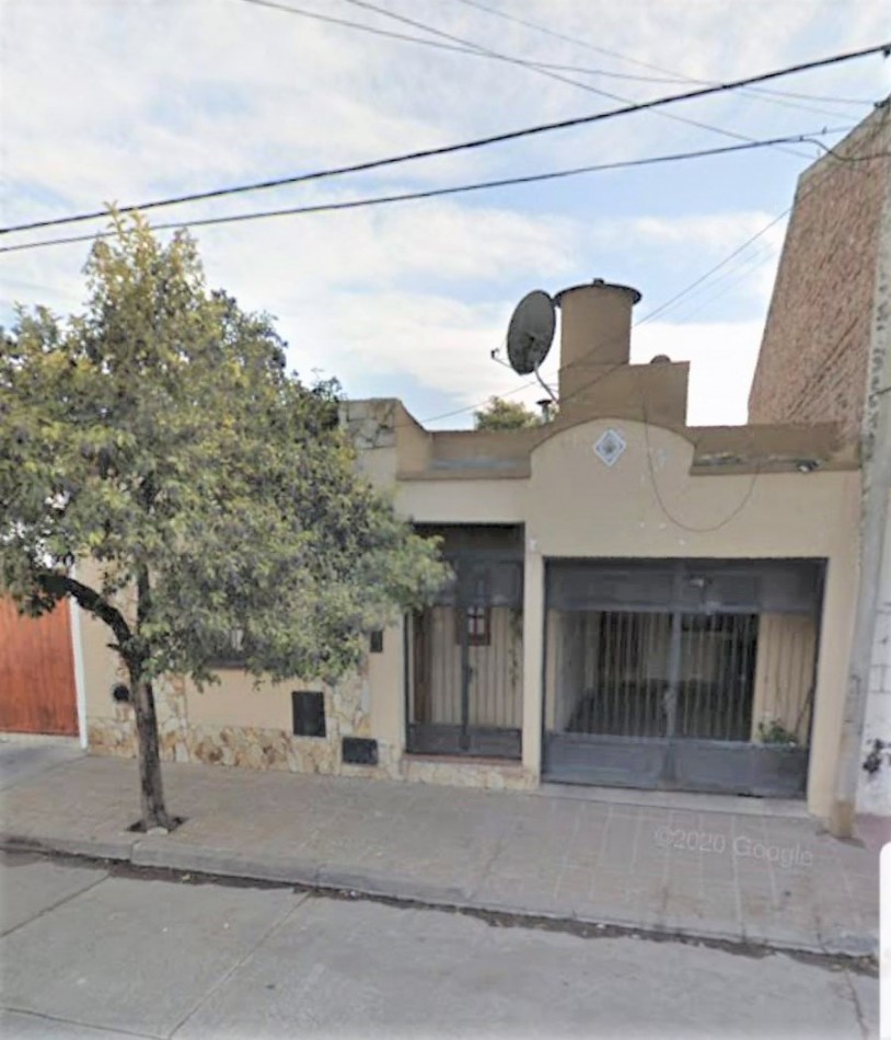 CASA CON TERRENO - CASEROS AL 2200 (ZONA COLEGIO ESTRADA)