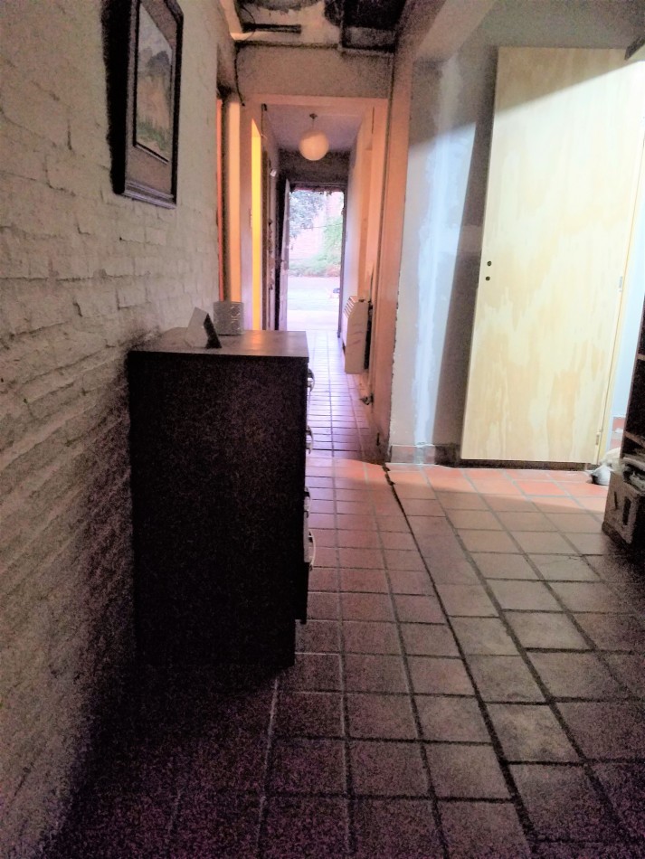 CASA CON TERRENO - CASEROS AL 2200 (ZONA COLEGIO ESTRADA)