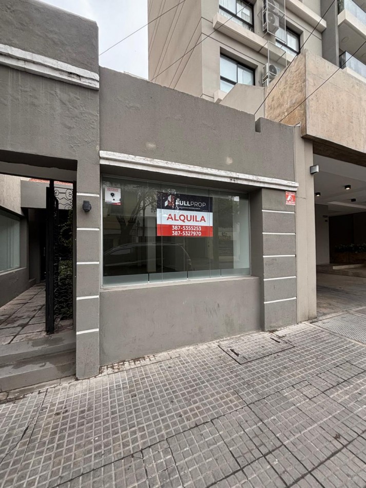 Excelente Local comercial en Dean Funes 800