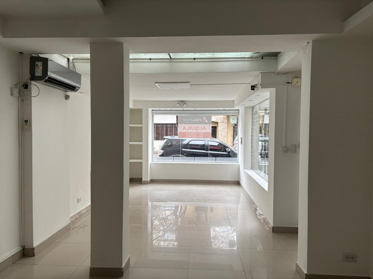 Excelente Local comercial en Dean Funes 800