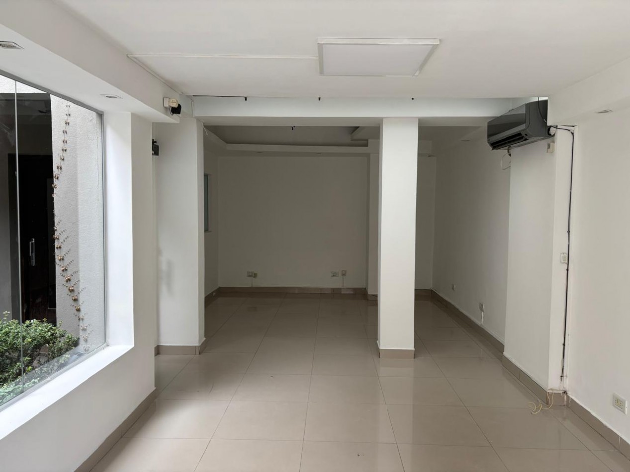 Excelente Local comercial en Dean Funes 800