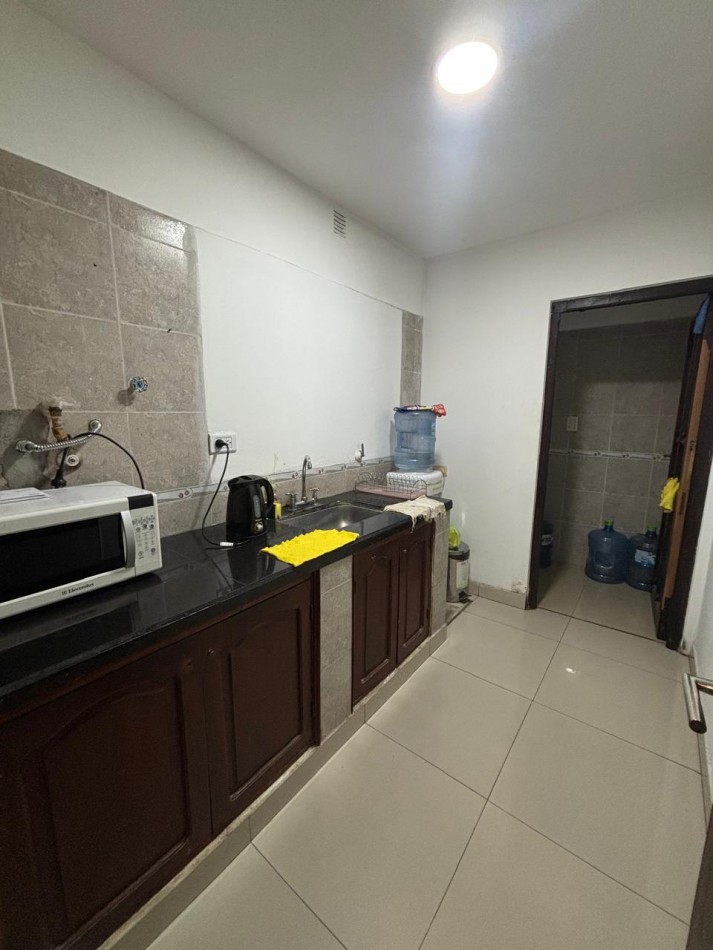 Excelente Local comercial en Dean Funes 800