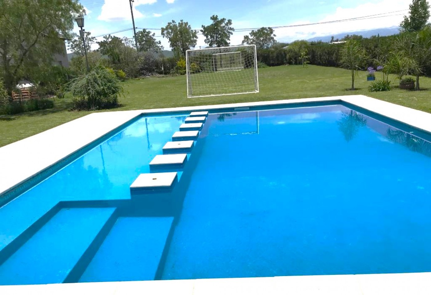 CASA EN ALQUILER - BARRIO PRIVADO LOS OLMOS (Cerrillos)