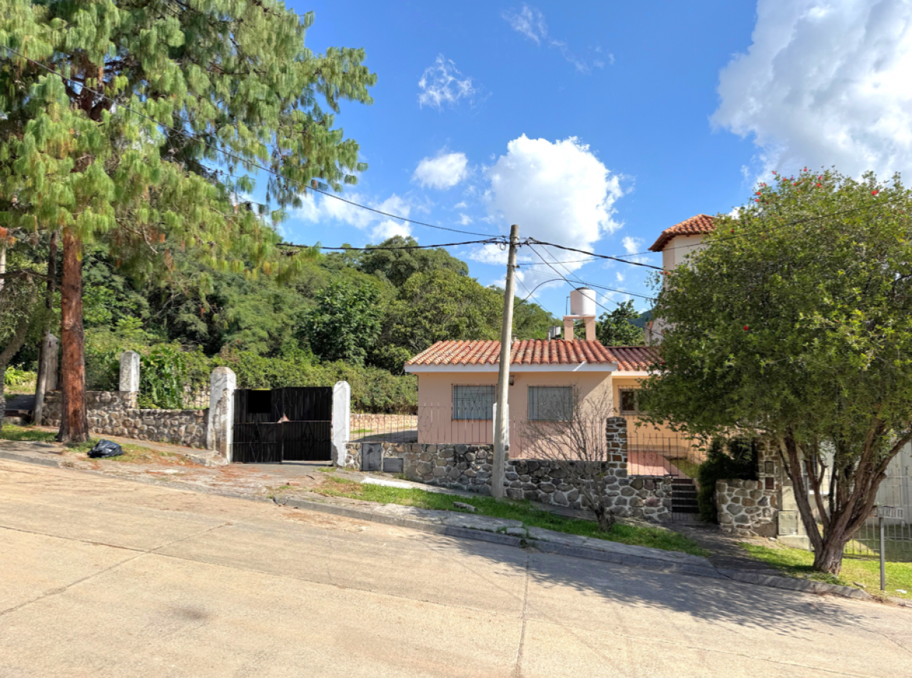 PROPIEDAD CON AMPLIO TERRENO EN TRES CERRITOS