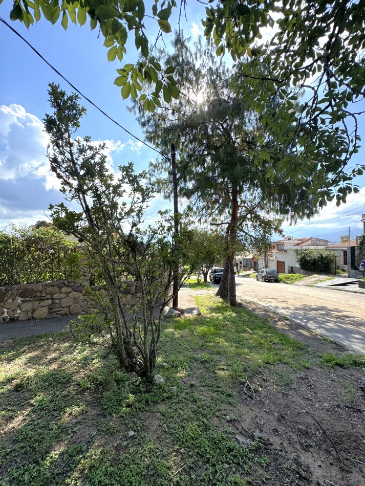 PROPIEDAD CON AMPLIO TERRENO EN TRES CERRITOS