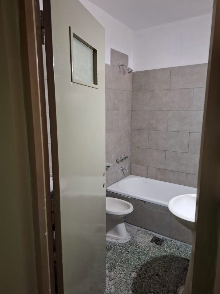 PROPIEDAD CON AMPLIO TERRENO EN TRES CERRITOS