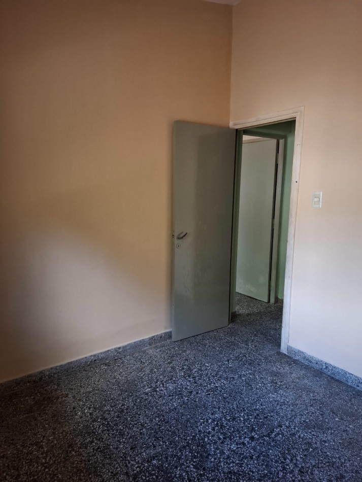 PROPIEDAD CON AMPLIO TERRENO EN TRES CERRITOS