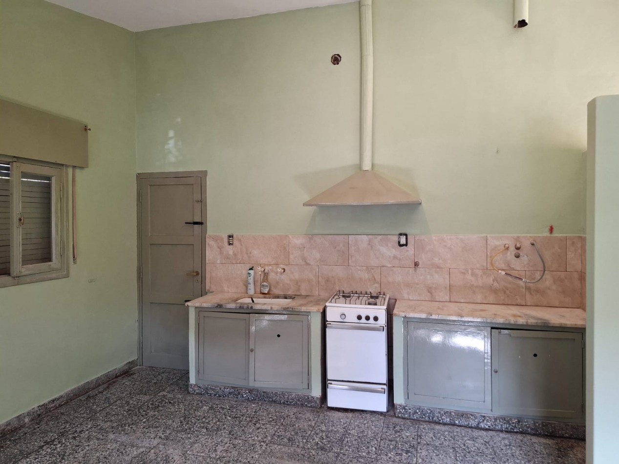 PROPIEDAD CON AMPLIO TERRENO EN TRES CERRITOS