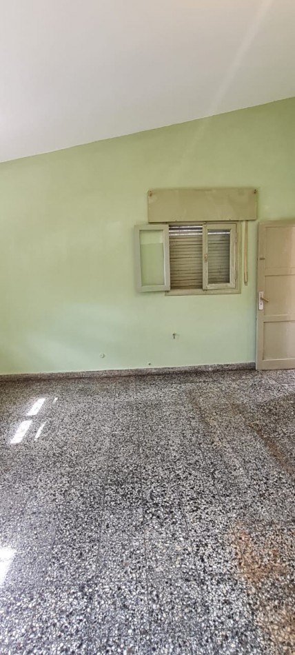 PROPIEDAD CON AMPLIO TERRENO EN TRES CERRITOS