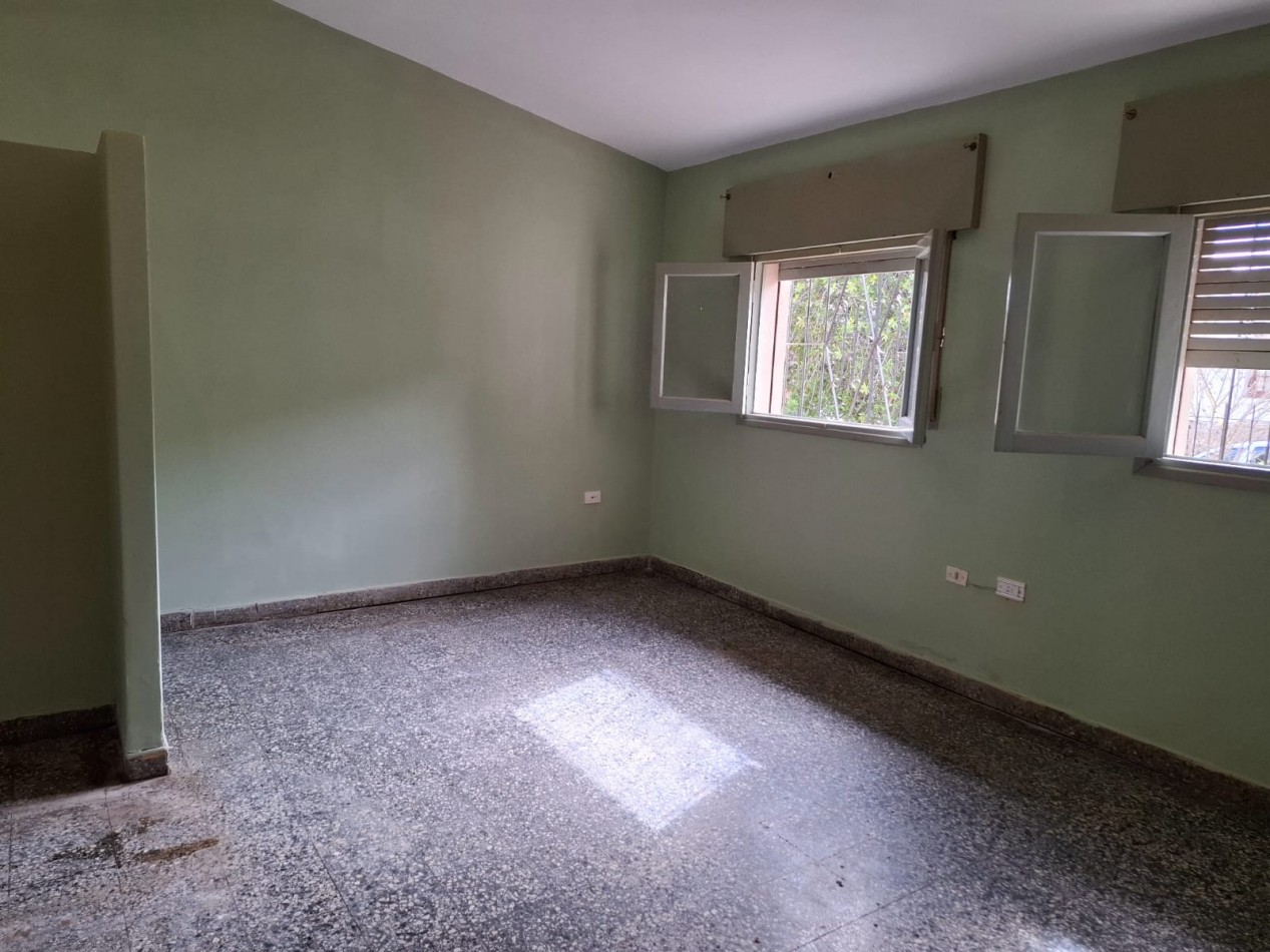 PROPIEDAD CON AMPLIO TERRENO EN TRES CERRITOS