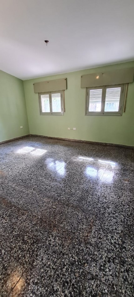 PROPIEDAD CON AMPLIO TERRENO EN TRES CERRITOS