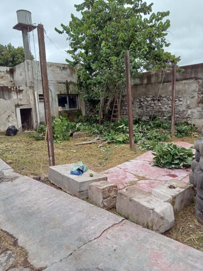 PROPIEDAD CON AMPLIO TERRENO EN TRES CERRITOS