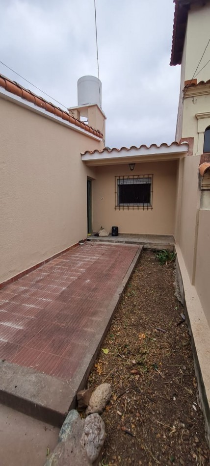 PROPIEDAD CON AMPLIO TERRENO EN TRES CERRITOS