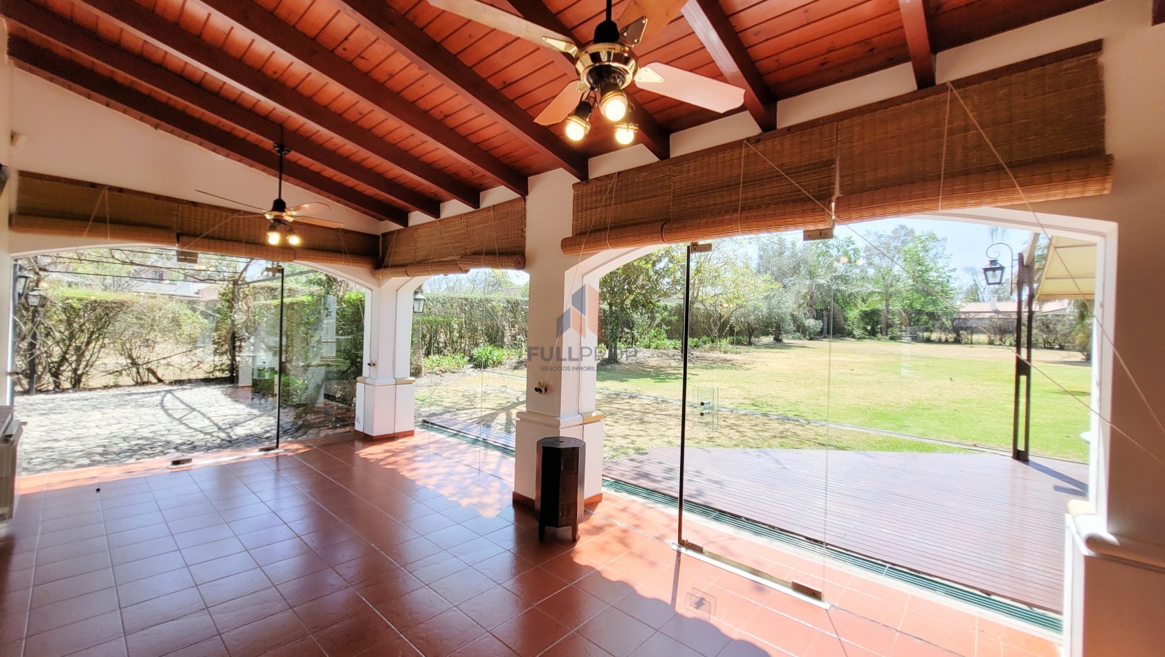 Elegante Casa Estilo Neo Colonial en Venta - Club de Campo El Tipal