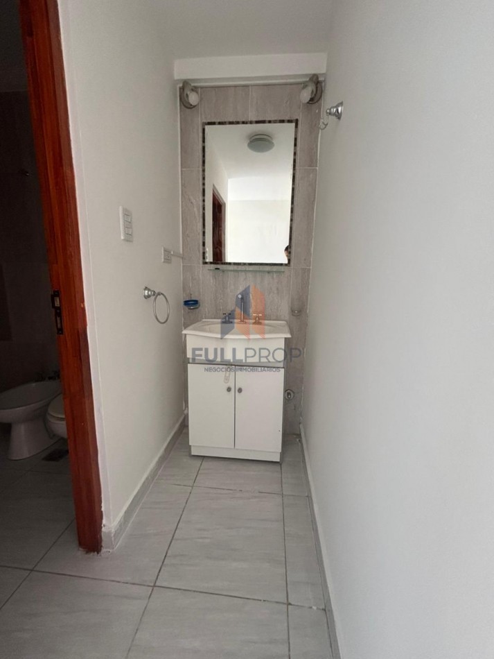 Departamento de dos dormitorios con cochera.