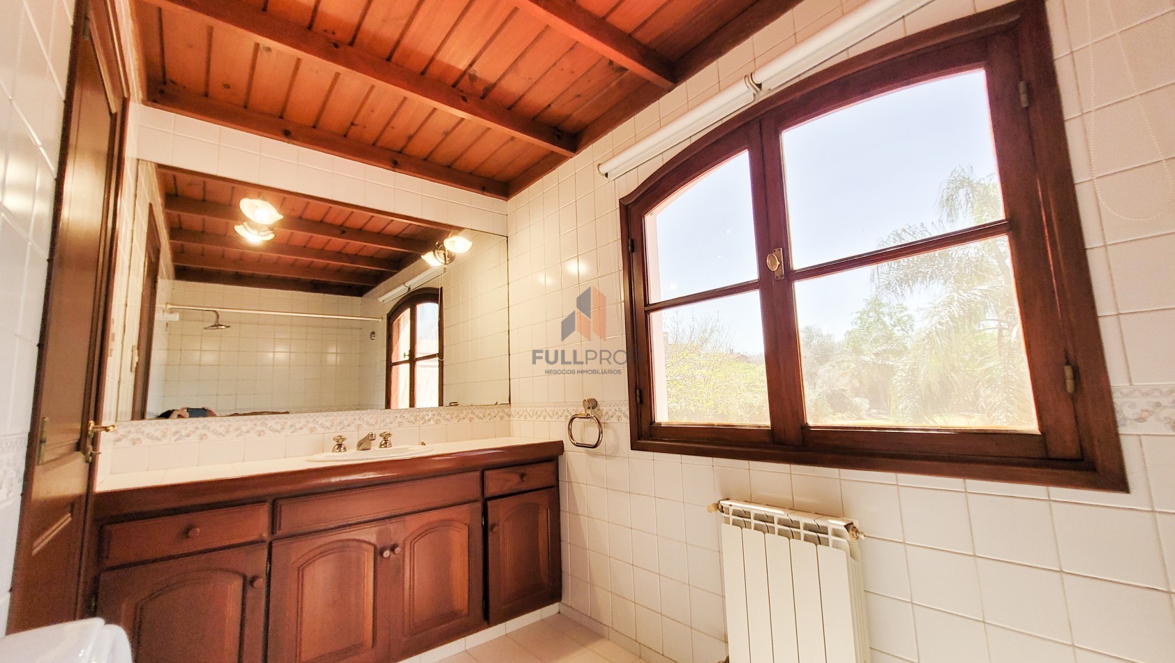 Elegante Casa Estilo Neo Colonial en Venta - Club de Campo El Tipal