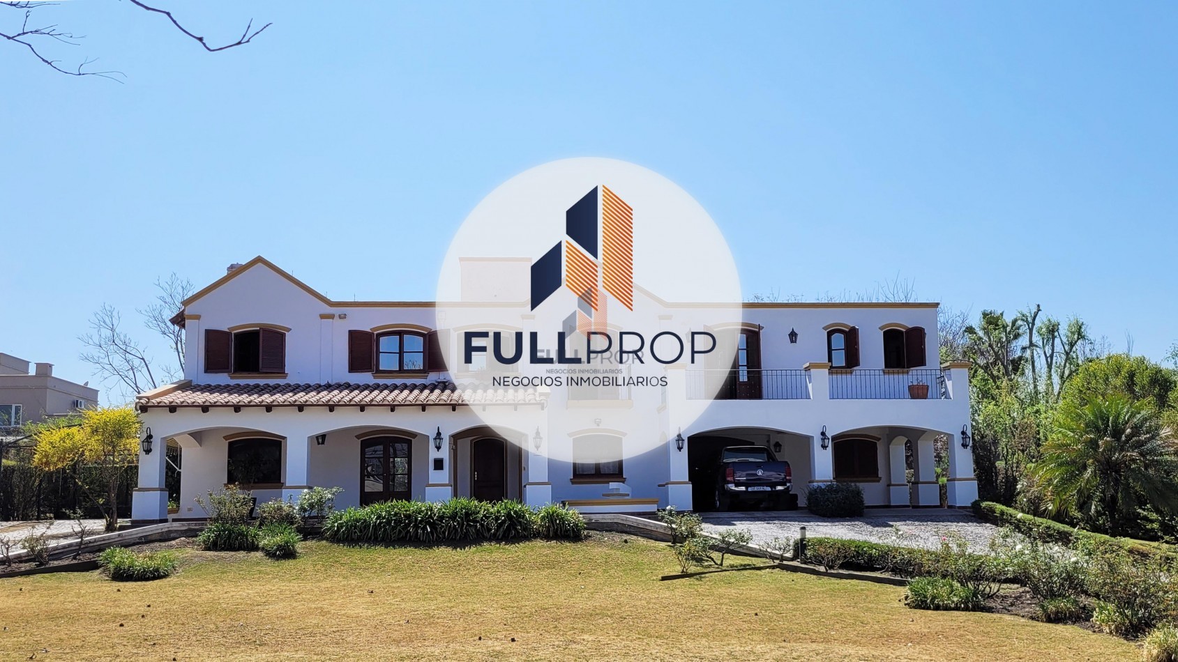 Elegante Casa Estilo Neo Colonial en Venta - Club de Campo El Tipal