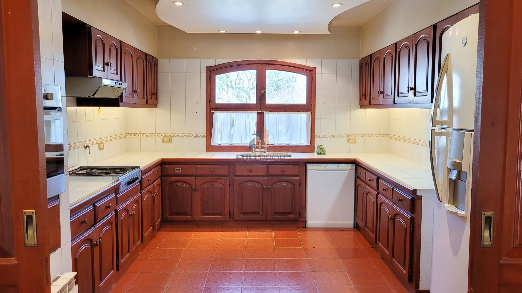 Elegante Casa Estilo Neo Colonial en Venta - Club de Campo El Tipal