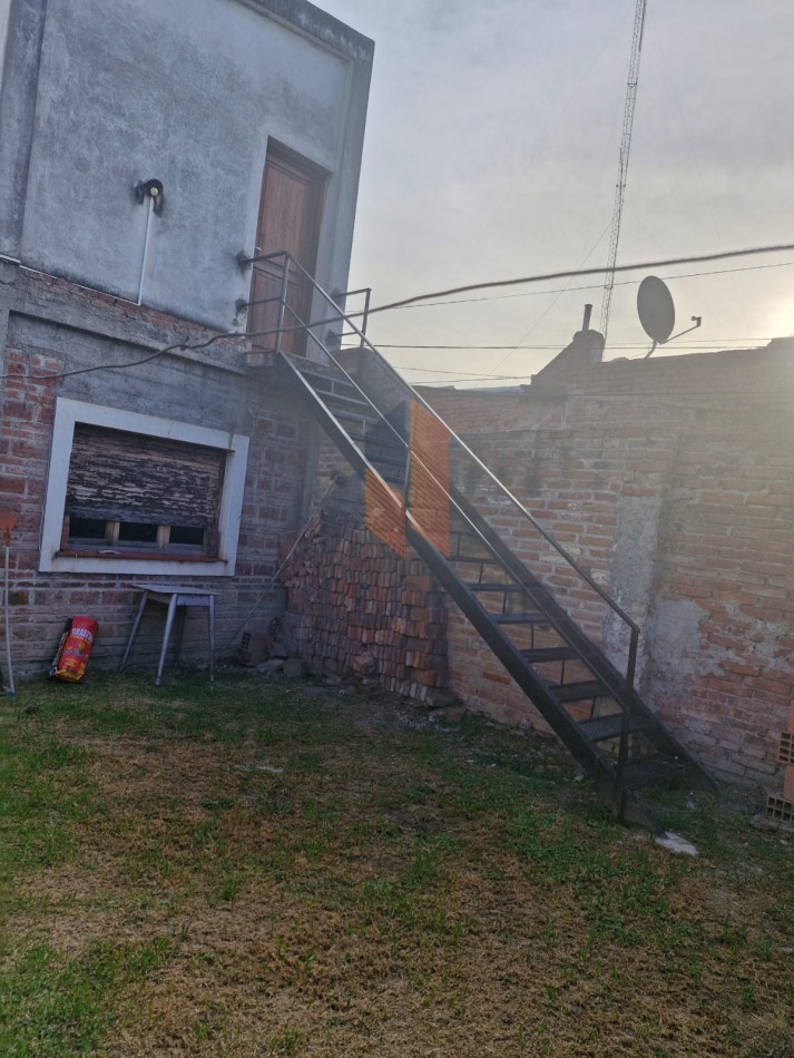 CASA EN VENTA ZONA COMERCIAL (MENDOZA AL 1200)