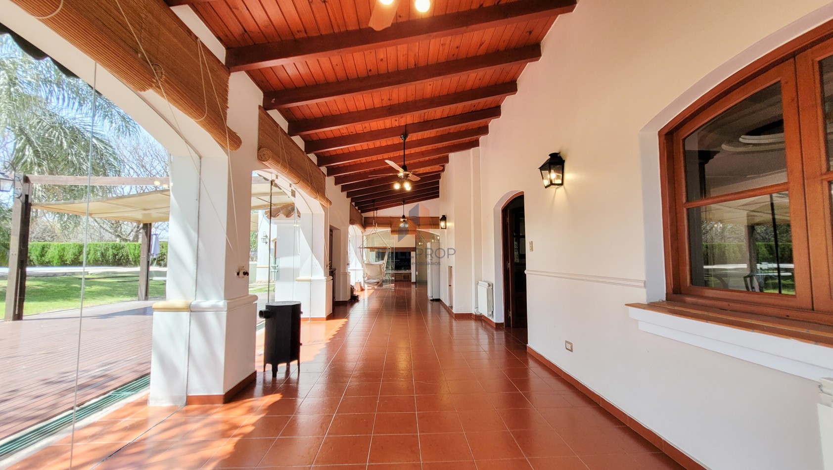 Elegante Casa Estilo Neo Colonial en Venta - Club de Campo El Tipal