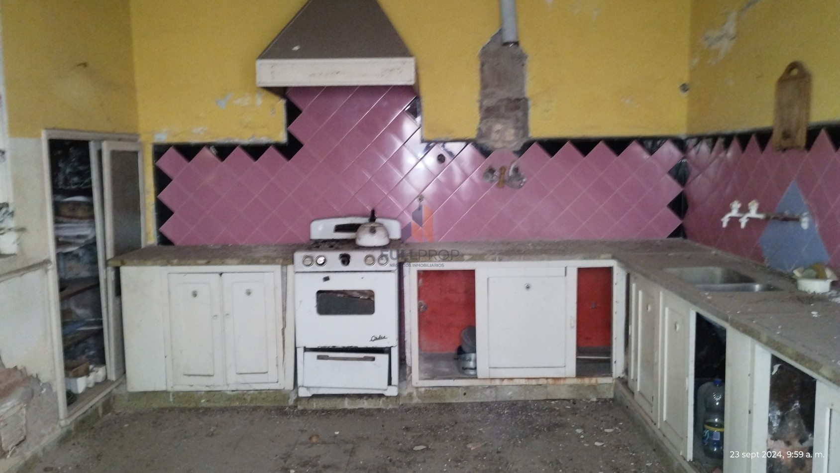 CASA EN VENTA A RECICLAR -GUEMES Y SANTIAGO DEL ESTERO- 